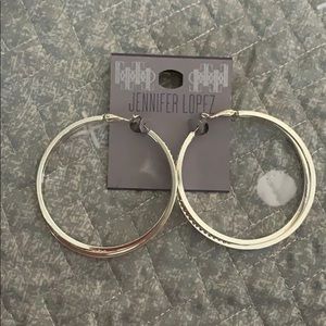 Jennifer Lopez earrings hoops 👂